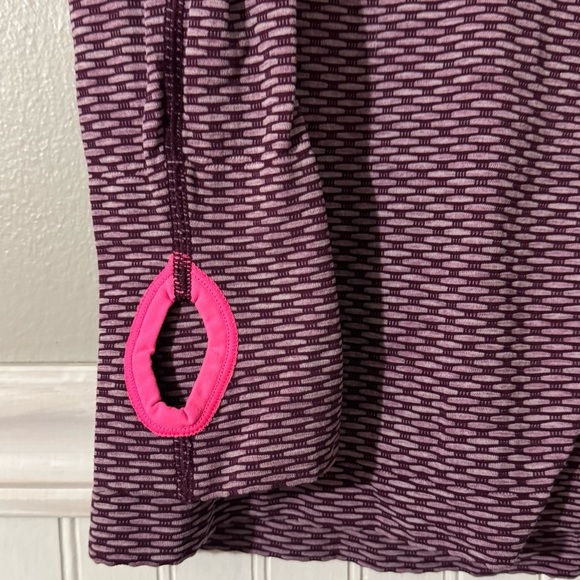 Victoria’s Secret VSX Long Sleeve Athletic Top with Thumb Holes Size Small - Picture 5 of 6